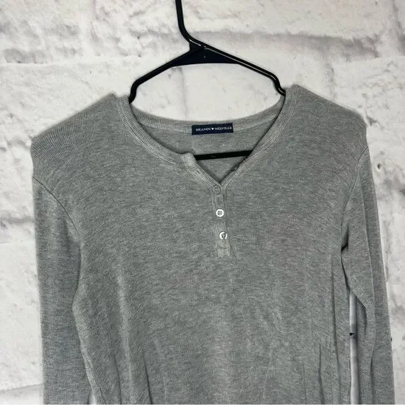 🔸BUNDLE ONLY🔸 |EUC| BRANDY MELVILLE Long Sleeve Quarter Button Henley - Picture 2 of 6